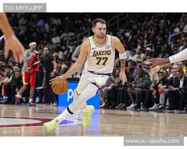 东契奇为湖人转播团队送车车上专属名牌彰显心意