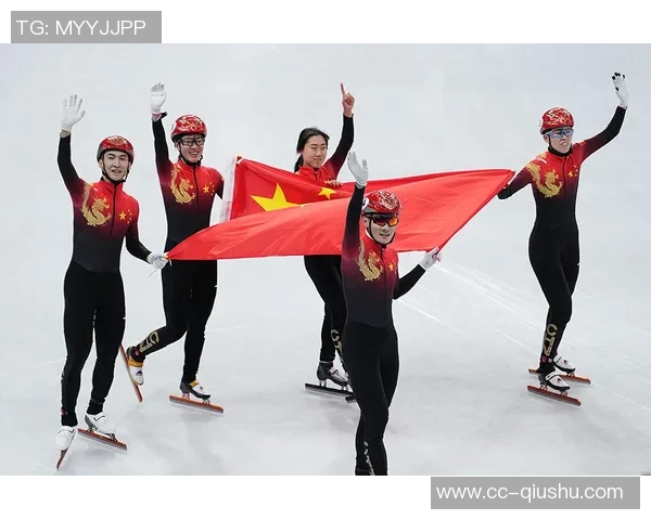 阿贾戴荣获三项大奖四年三冠荣耀无限手套庆祝夺冠游行